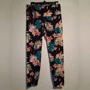 4/$20! Old Navy Active Elevate Floral Leggings